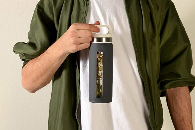 Sigg - Glass Water Bottle - Dream Grey - Soft Silicon Cover - Leakproof - Dishwasher Safe - BPA Free - Broscilate Glass - 22 Oz