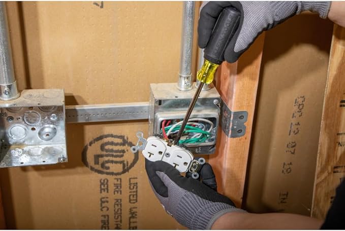 Klein Tools 85805 Screwdriver Set, Made in USA, Multi-Purpose Precision Machined Tips, (3) Phillips, (2) Slotted, Cushion-Grip Handle, 5-Piece