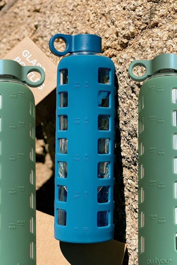 purifyou Premium 40/32 / 22/12 oz Glass Water Bottles with Volume & Times to Drink, Silicone Sleeve & Stainless Steel Lid Insert, Reusable Bottle for Fridge Water, Juice (32oz Chinese Porcelain)