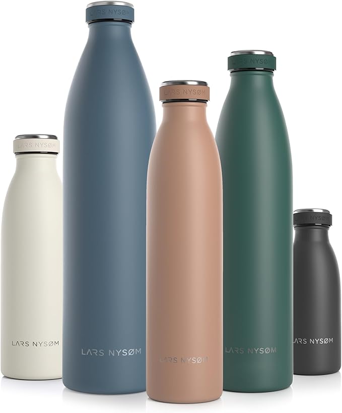 LARS NYSØM Stainless Steel Insulated Water Bottle 12oz 17oz 25oz 34oz 51oz | BPA-free Insulated Thermo Flask for Hot and Cold Beverages | Leakproof Drinking Bottle (Café au Lait, 25oz)
