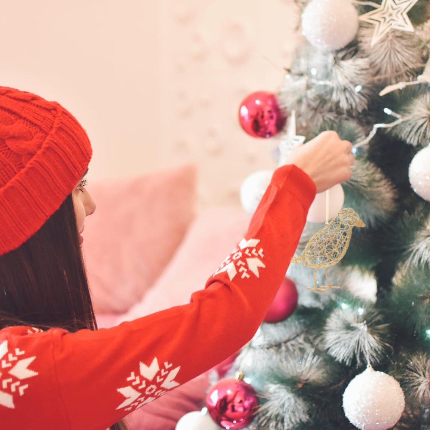 Artisan Handmade Gold-Wire Woven Bird Statues Trio Table Decor- Modern Farmhouse Shelf Decor with Hanging Chain, Multi-Pose Metal Bird Figurines for Home Office & Holiday Display