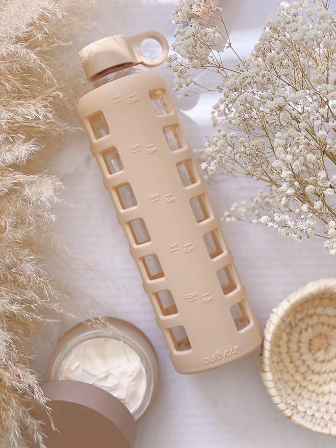 purifyou Premium 40/32 / 22/12 oz Glass Water Bottles with Volume & Times to Drink, Silicone Sleeve & Stainless Steel Lid Insert, Reusable Bottle for Fridge Water, Milk, Juice (32oz Hazelnut)