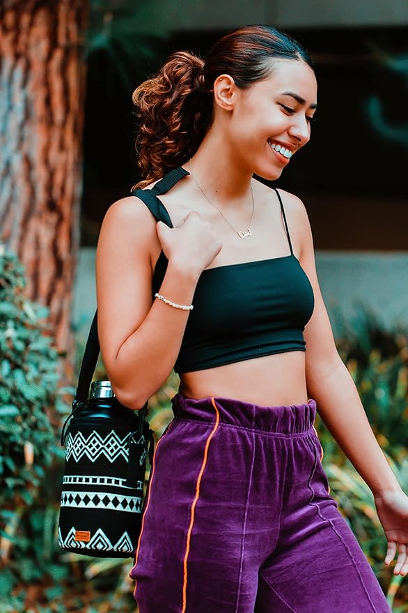 water bottle holder with strap bottle holder walking backpacking hydration bladder and iron thermos bottle protector for beer water coffee wine accessories, Obsidian black, 40 oz, Traditional